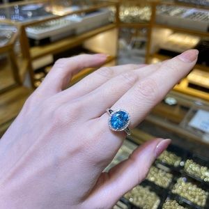Aquamarine & diamonds ring